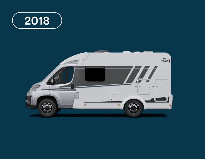 Carado motorhome in side view, white and grey semi-integrated model on a blue background with the year 2018