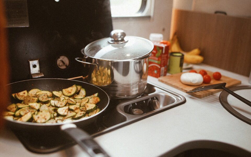Carado motorhome kitchen with frying pan, pot and chopping board