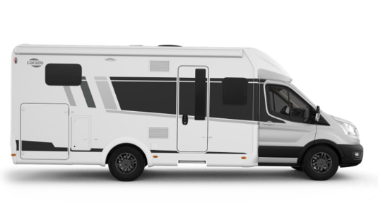 Carado Wohnmobil, Seitenansicht eines teilintegrierten Wohnmobils auf weißem Hintergrund