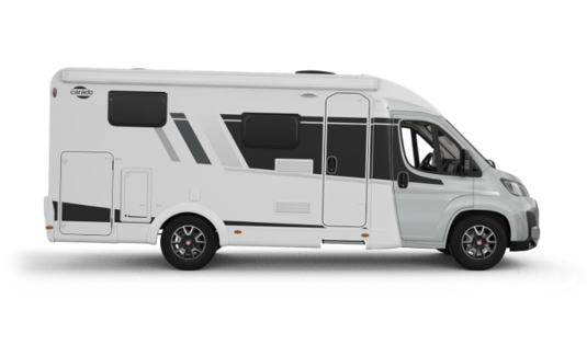 Carado Wohnmobil in Seitenansicht, weißes teilintegriertes Reisemobil freigestellt auf schwarzem Hintergrund