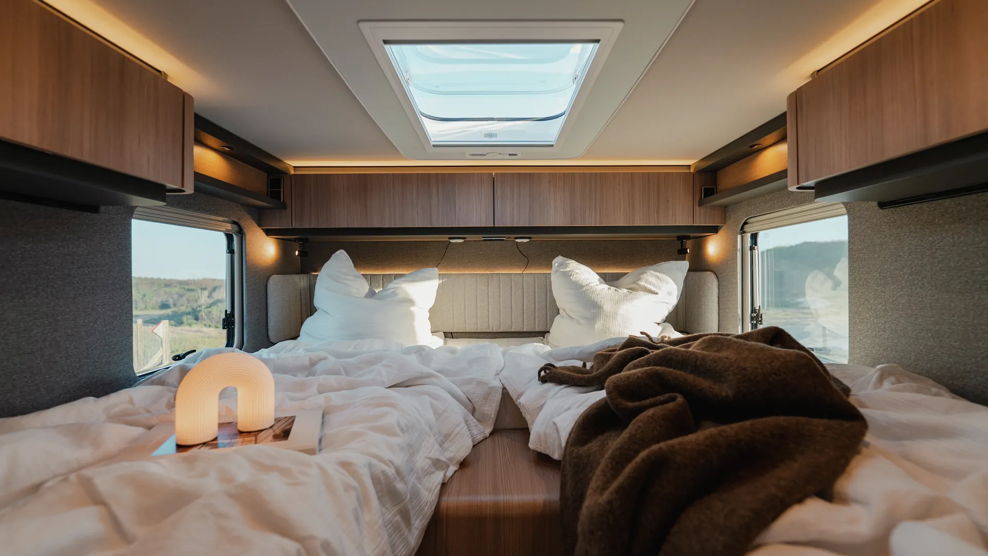 A fully integrated design concept creates an atmosphere of calm, light and homely comfort.