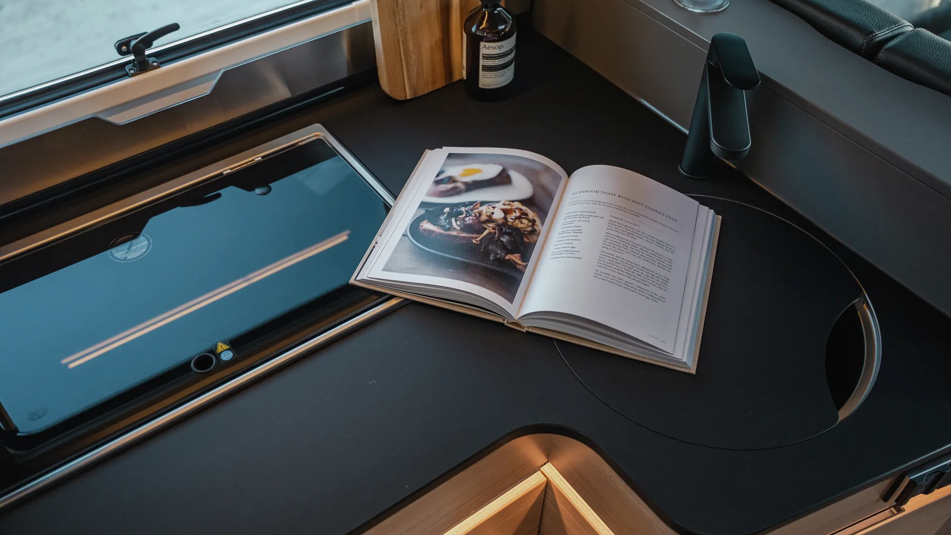 Modern kitchen in the Hymer B‑ML I with premium worktop, integrated cooking area and stylish premium interior