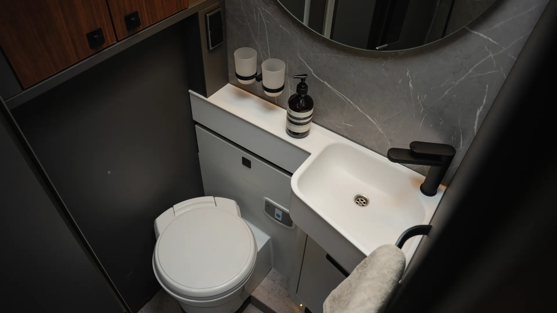Every centimetre follows a clear idea. Functionality and comfort combine to create a space that makes everyday life pleasantly simple.