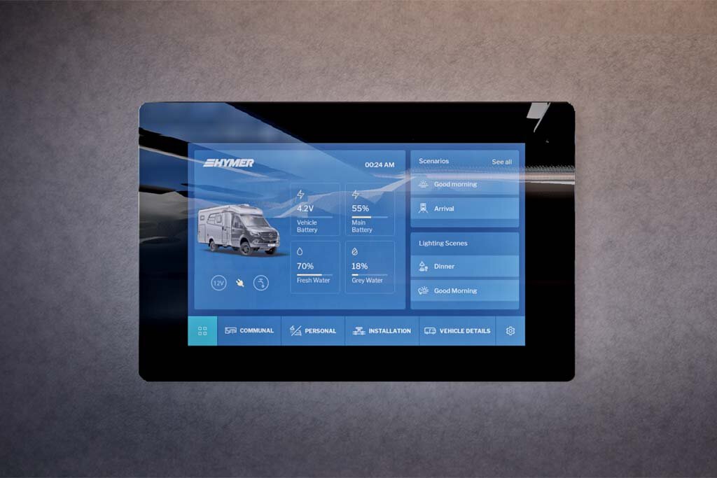 HYMER Connect Displayet inne i HYMER Grand Canyon S visar all relevant fordonsinformation och inställningar.