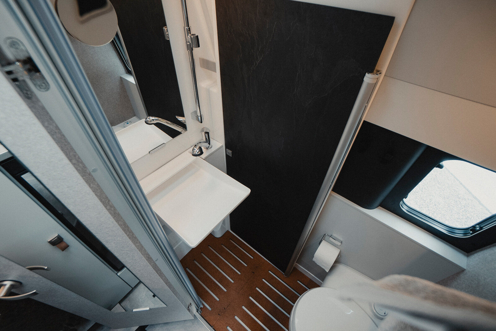 HYMER Grand Canyon S 700 övertygar med ett rymligt badrumskoncept. 