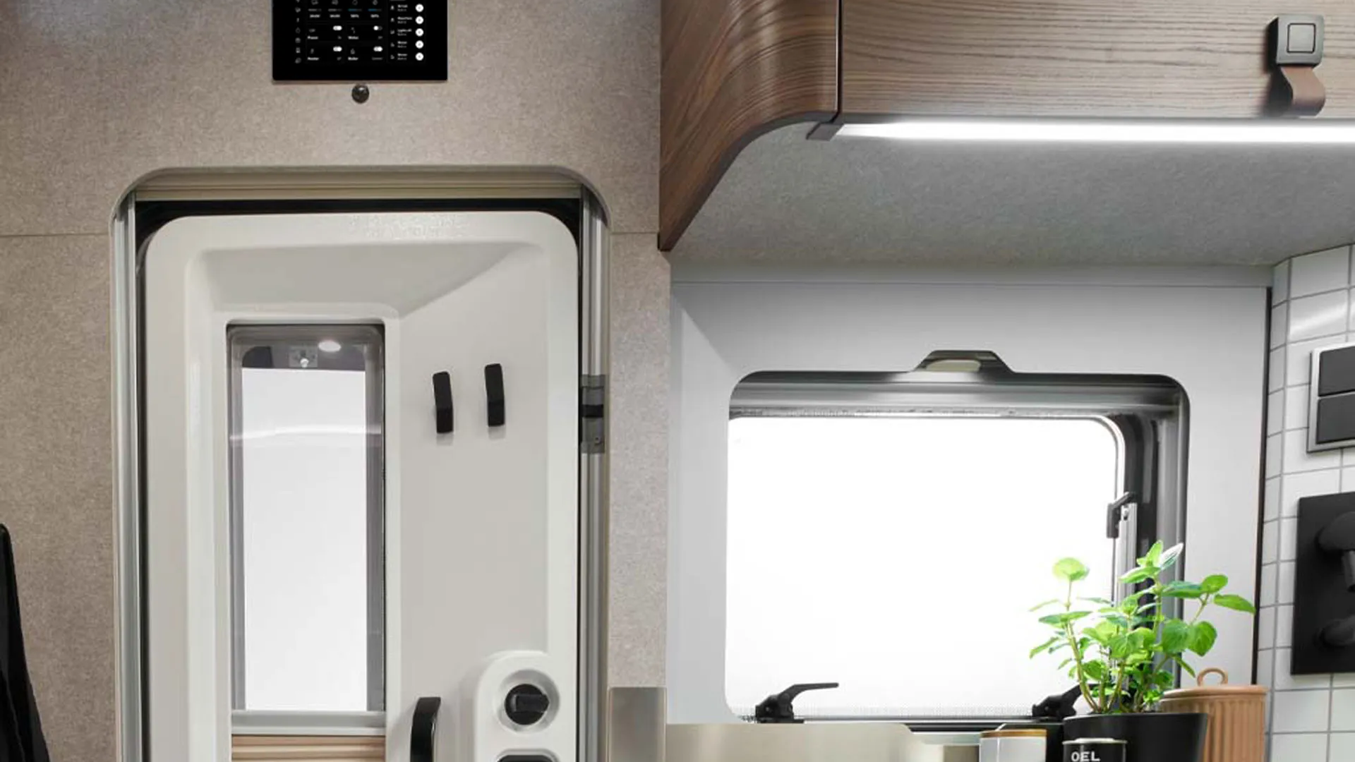 In the HYMER ML-T, the HYMER Connect display is located above the entrance door.