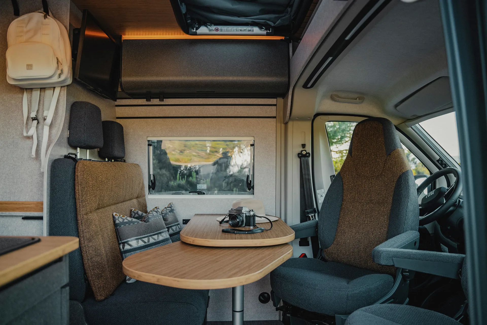 Caldera tygdesign möter resekomfort – bo med stil i Hymer Redwood.