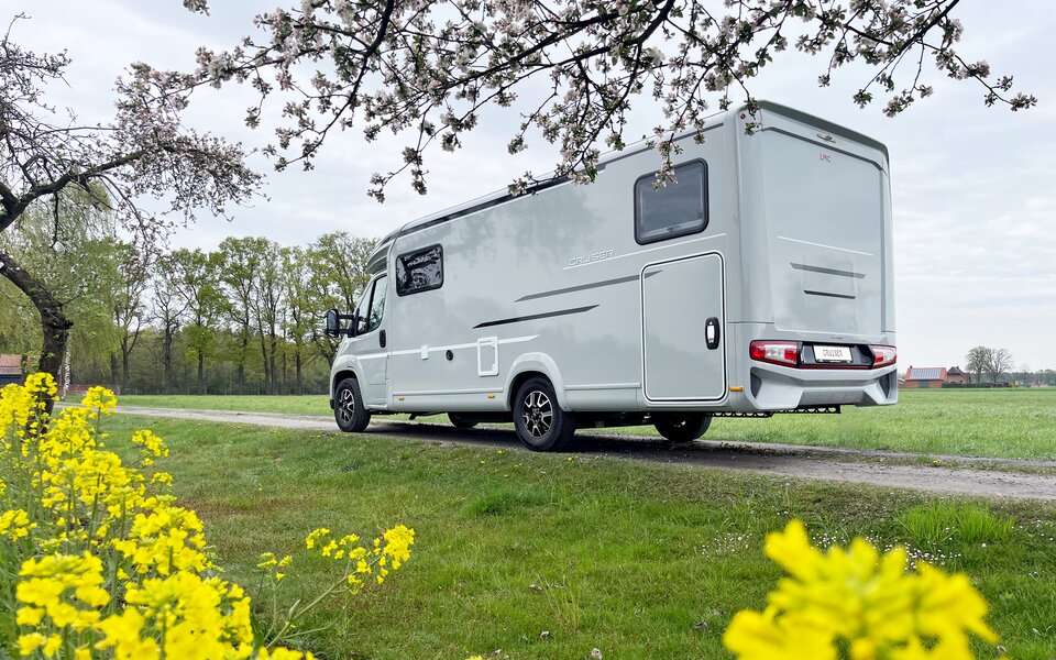 Außenaufnahme von hinten LMC Wohnmobil Cruiser 
